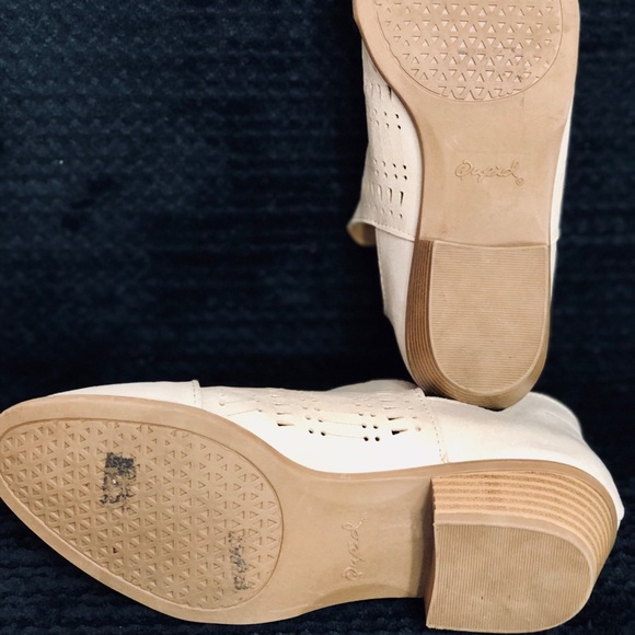 Neutral cut out print “loafers” - Picture 2 of 2